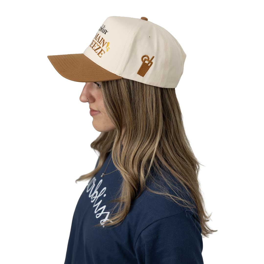 Model wearing Main Squeeze hat